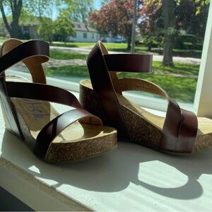 Brown Cork Wedge Sandals with Cross Straps
